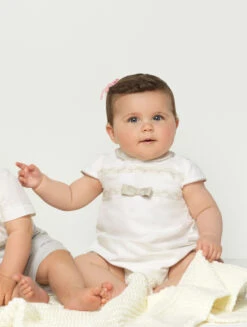Ponto Por Ponto Unisex Ivory Baby Romper -Stylish Children's Clothing Store ponto amor white stone 4 38663.1619021535